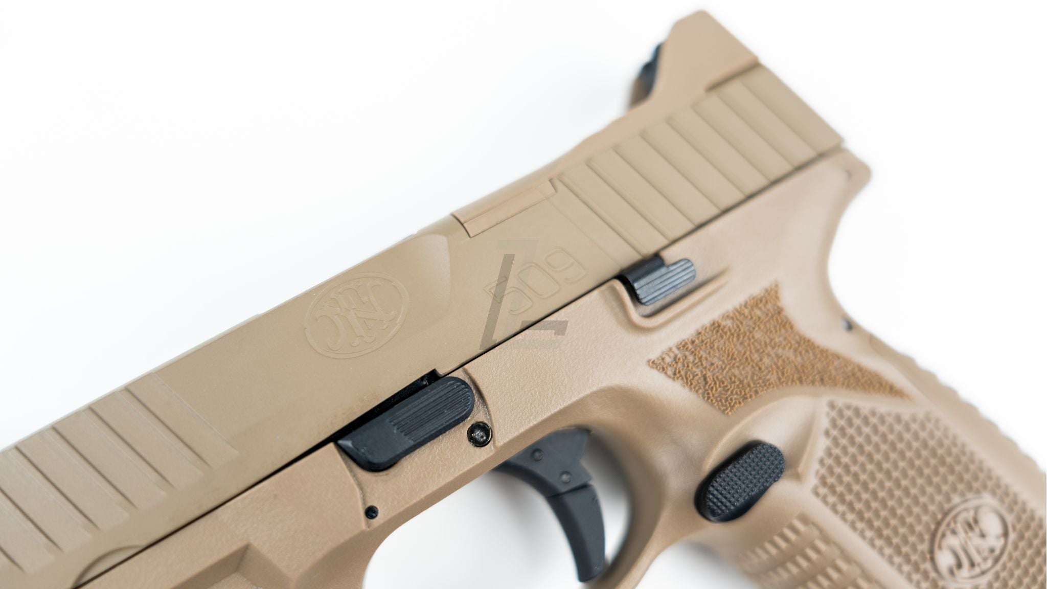 DOUBLE EAGLE - EMG FN HERSTAL LICENSED FN 509 GAS AIRSOFT PISTOL (DARK EARTH)